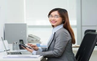 A professional at DK/RK Services works with QuickBooks, showing when you should hire a QuickBooks ProAdvisor for a cleanup.